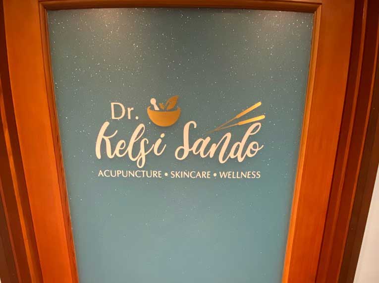 Kelsi Sando, L.Ac. providing acupuncture and holistic health treatments in San Diego for pain relief and overall wellness.